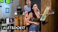 Suge pula pana la coie fata cu decolteu urias