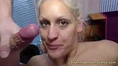E Fericita Cand Suge Pula Si O Stropeste Pe Fata Cu Sperma