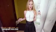 O drăguță blondă îți mulțumește cu păsărica ei roz futută