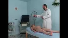 Gravida in 4 luni venita la control ginecologic fututa de doctor in timp ce asistenta priveste