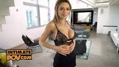 Femeia doreste sa serveasca micul dejun cu tine dupa care sa faca o partida de sex