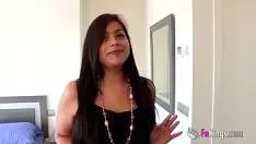 Aceasta bruneta are curajul sa faca sex cu un barbat care este mult mai in varsta fata
