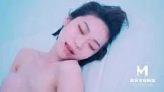 POarta ochelari in timpul unei partide de sex cu un tip care are un pulete de