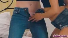 Amandoua lesbiene se ling si se sug placut